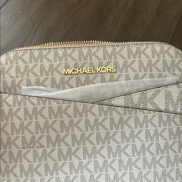 Michael Kors White Crossbody Bag - Picture 6 of 9